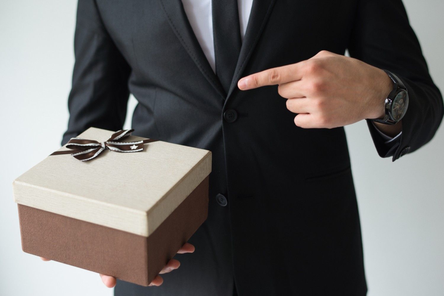 A Step-By-Step Guide to Shipping Luxury Watches